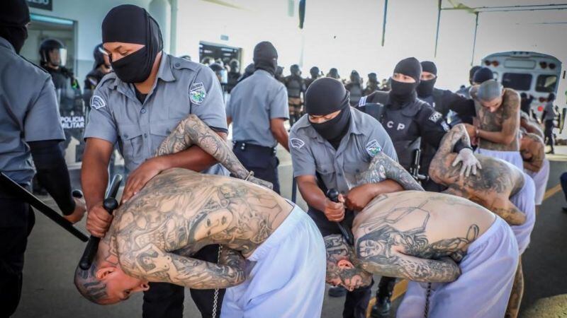 Prisoners and allegations of abuse by the authorities have emerged in El Salvador with the war on the gangs launched by Bukele.  (Reuters).