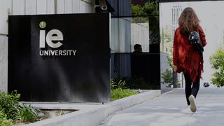 IE University: Conoce paso a paso cómo postular y aplicar a becas de grado y posgrado de esta universidad española