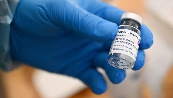 “El PRAC ha confirmado que los beneficios de la vacuna de AstraZeneca para prevenir la covid-19 en general superan a los riesgos de efectos secundarios", dijo la directora ejecutiva. (Foto: AFP)