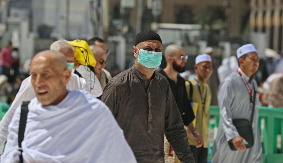 Arabia Saudita decidió suspender temporalmente la entrada a los peregrinos que visitan la mezquita del profeta Mahoma y los lugares sagrados del Islam en La Meca y Medina, así como a turistas de países afectados por el coronavirus. (AFP).