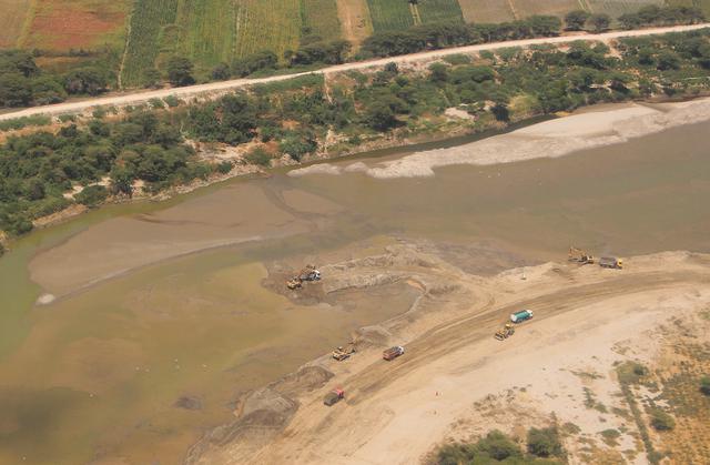 El ministro de Agricultura dijo que los trabajos en ambos ríos terminarán antes de fin de año, entre el 20 y 25 de diciembre. (Foto: Ralph Zapata)