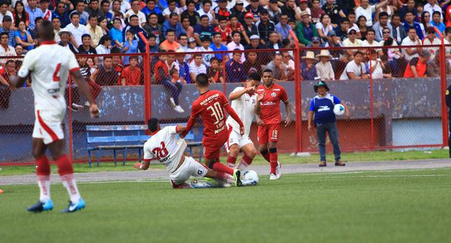 Universitario vs. UTC, mejores imágenes del partido. (Foto: Celso Roldán)