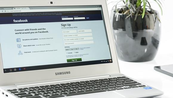 Desde la computadora se puede descargar la información que Facebook guarda sobre ti. (Foto: pexels.com)
