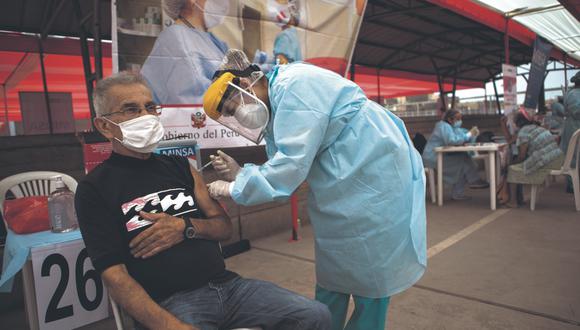 Más de 524 mil peruanos ya fueron inmunizados contra el coronavirus. Sin embargo, en el proceso se han detectado varias irregularidades. (Foto: Joel Alonzo)