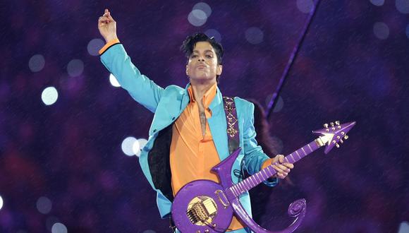 Prince durante su presentación en el medio tiempo del Super Bowl XLI de 2007 en Miami, Florida. (Foto: AP)