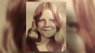 La policía identifica el cadáver de Susan Poole, la niña que fue hallada muerta amarrada a un árbol en 1974