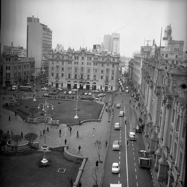 Fotos históricas de la plaza San Martín del año
