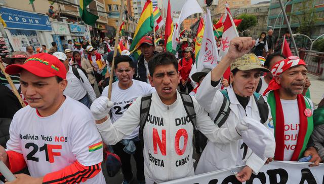 Grupos civiles bolivianos manifestaron este jueves en las principales ciudades del país en rechazo a la postulación a un cuarto mandato sucesivo del presidente Evo Morales, en el poder desde el 2006. (EFE).