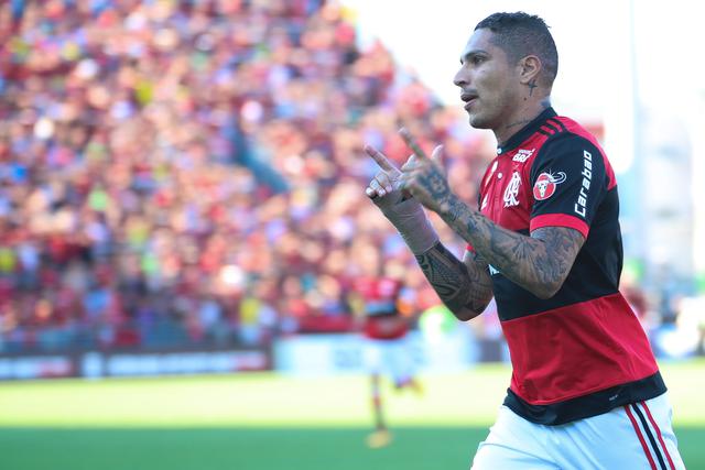 Paolo Guerrero figura en el once ideal de América elegido por el diario El País. (Foto: web Flamengo)