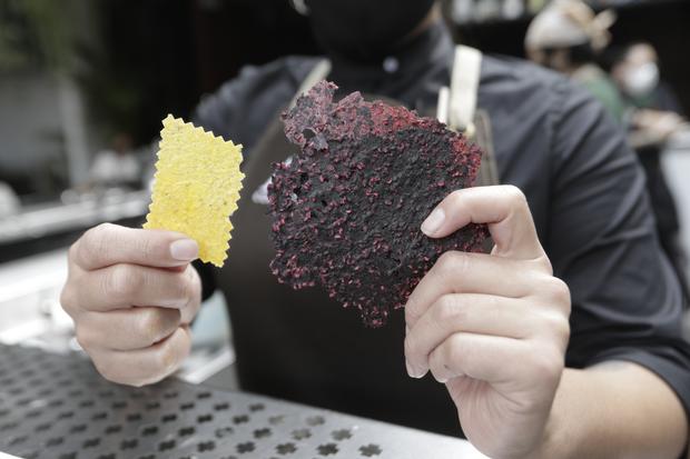 Decorative cookies made with leftover pineapple and blueberries.  (Photo: Anthony Niño de Guzmán)