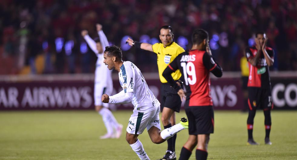 Melgar complicó sus chances de meterse a la Copa Sudamericana tras caer goleado ante Palmeiras. | Foto: EFE