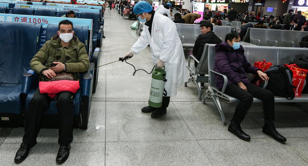 Las autoridades chinas dijeron que el número de afectados supera los 800 y de ellos 177 revisten gravedad. Asimismo había otros 1.072 casos sospechosos. (Foto: EFE)
