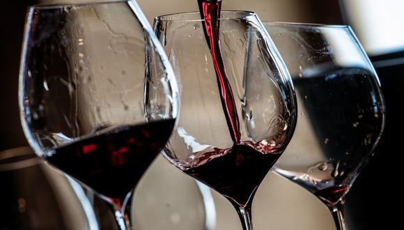 Foto referencial. Algunos vinos no espumosos y varios coñacs y tipos brandy procedentes de Francia y Alemania se ven afectados por estos nuevos aranceles. (JEFF PACHOUD / AFP)