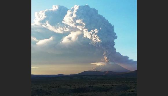 Esta madrugada se registró explosiones en el volcán Ubinas. (Foto: Andina)