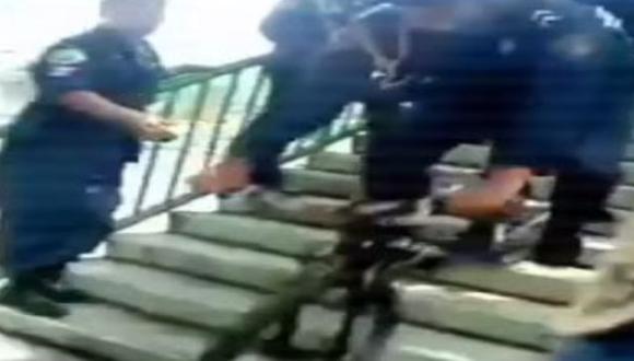 YouTube: policía quedó noqueado tras bajar gradas con bicicleta