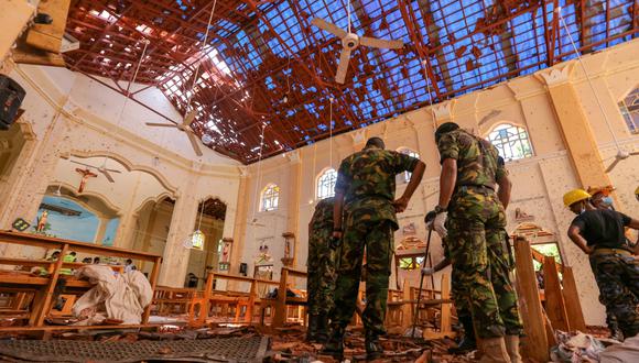 Sri Lanka: Al menos 290 muertos y más de 500 heridos en atentados contra iglesias y hoteles de lujo. (Bloomberg).