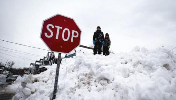 EE.UU.: Rescatan a dos niños enterrados bajo la nieve [VIDEO]