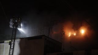 Senamhi advierte que contaminantes del aire ocasionados por el incendio de Mesa Redonda alcanzarían a 5 distritos