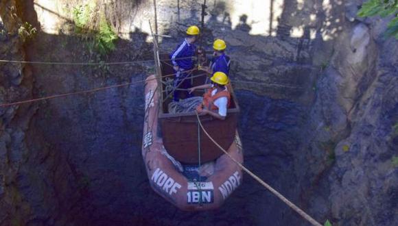 Los hombres quedaron atrapados después de que la mina vertical se inundase por el cauce de un río, lo que dio comienzo a las operaciones de recate seguidas con interés en el país. (Foto: AFP)
