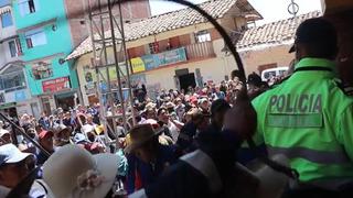 La Libertad: denuncian que ronderos agredieron a policías por intentar resguardar a autoridades | VIDEO