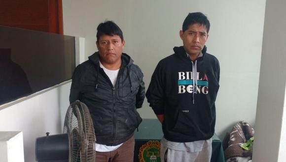 Juan César Rojas Durand, alias ‘Chiri’, y Ricardo Leandro Mancilla Run, alias ‘Teke’, intentaron fugar al notar la presencia de los agentes policiales, pero fueron capturados cuando se trasladaban en un automóvil reportado como robado. (Policía Nacional del Perú)