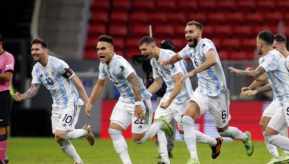 Argentina se impuso en tanda de penales 3-2, luego de igualar 1-1 en los 90 minutos. Los albicelestes jugarán la final del torneo ante Brasil. (Foto: AFP)