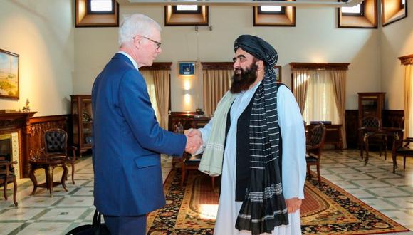 Imagen referencial. A la mano derecha se ve a Amir Khan Muttaqi, ministro de Exteriores del Gobierno interino talibán. REUTERS