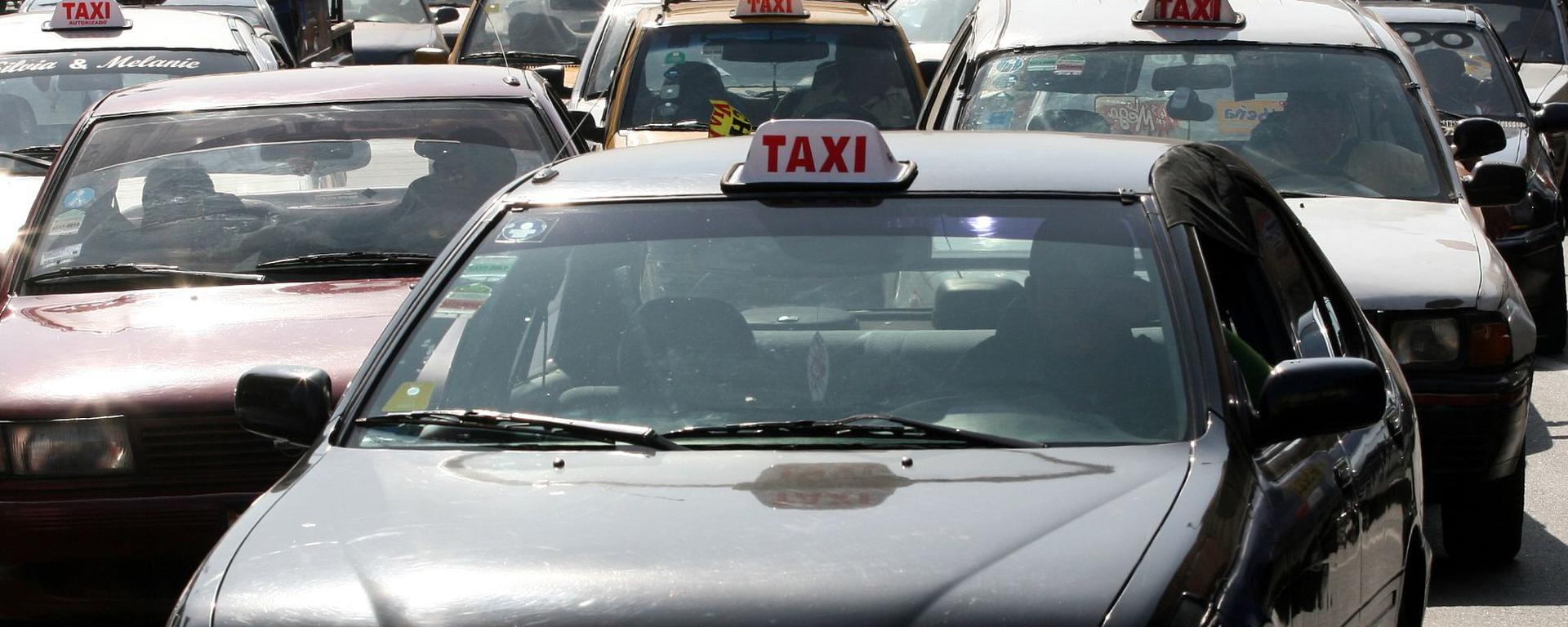 Rechazan constantes prórrogas a brevetes vencidos para combis y taxis