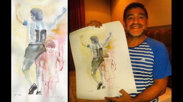 Maradona posó con una pintura inspirada en sus mejores momentos - 1
