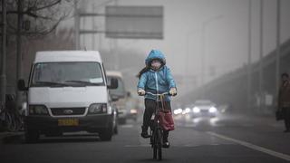 Artista dice que puede convertir el smog de Pekín en diamantes