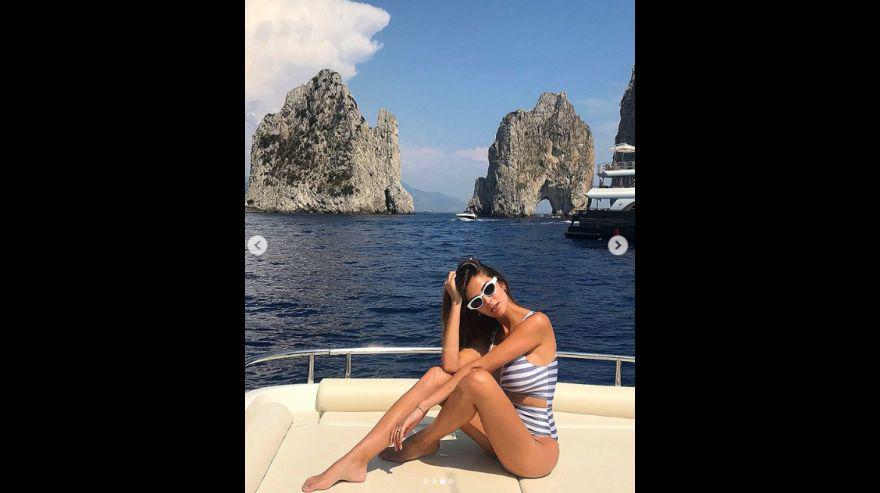 Laura Spoya tiene 16 semanas de embarazo. A continuación verás las fotos que compartió desde Capri, Italia. (Fuente: Instagram)