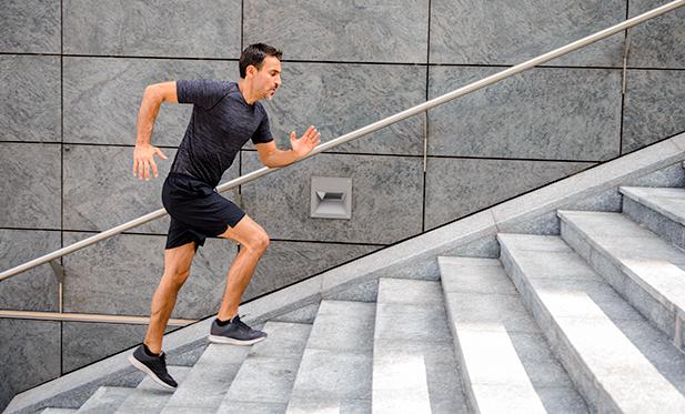 Calienta entre 15 a 20 minutos antes de correr, así evitarás lesionarte.