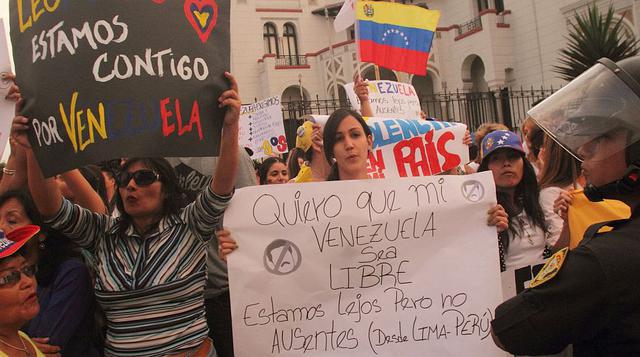 Peruanos y venezolanos protestaron contra el gobierno de Maduro - 1