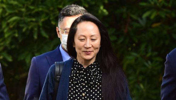 La directora financiera de Huawei, Meng Wanzhou, deja su casa en Vancouver para asistir a su audiencia de extradición en Vancouver, Canadá. (Foto: Don MacKinnon / AFP).