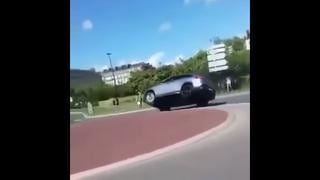 YouTube: Conductor vuelca su Mercedes-AMG tras una inesperada maniobra