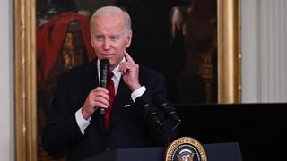 Biden pide evitar la violencia en protestas por la muerte de un joven negro