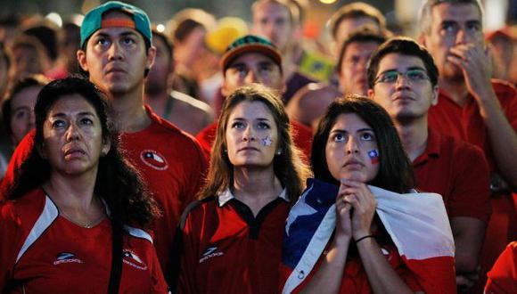 FIFA podría sancionar a Chile tras invasión de hinchas