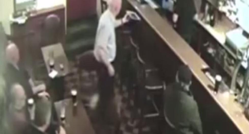 Fantasma habría aparecido en un bar de Irlanda. (Foto: YouTube)