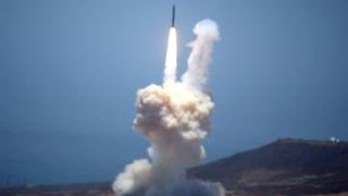 EE.UU. prueba con éxito su sistema para interceptar misiles de Corea del Norte