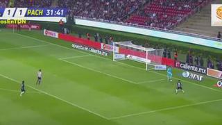 Chivas vs. Pachuca: grosero 'blooper' del golero Jiménez propició segundo gol de los 'Tuzos' | VIDEO