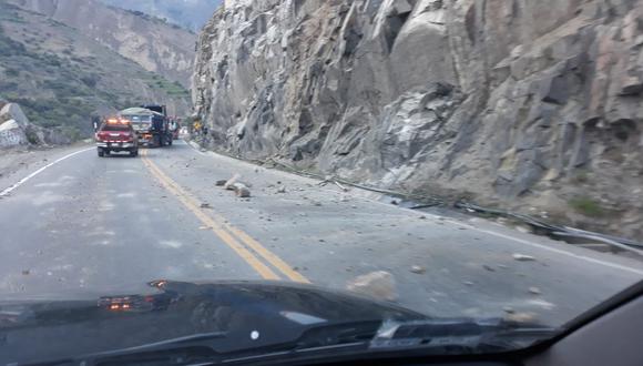 El movimiento generó el deslizamiento de piedras en la Carretera Central, en la vía Lima-Canta y en Pasamayo. | Foto: @MininterPeru