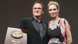 Quentin Tarantino recibió el premio Lumiére de manos de Uma Thurman