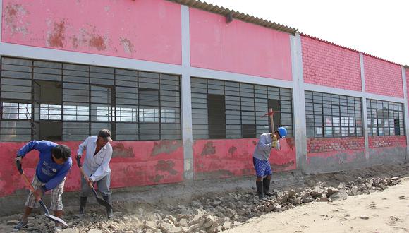 El Niño costero dejó cientos de colegios dañados en Piura. Pero el gobierno destinó un fondo de emergencia para rehabilitarlos, sin embargo, muchas de esas contrataciones se realizaron de manera irregular. (Foto: Ralph Zapata)