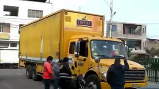 Santa Anita: delincuentes asaltaron camión que llevaba 1,000 cajas de cerveza | VIDEO
