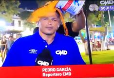 YouTube: bañaron con pintura a Pedro García en plena transmisión en vivo de CMD