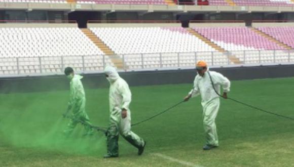 Selección peruana: Estadio Nacional fue pintado de verde antes del duelo entre Cristal y Universitario. (Foto: Twitter)