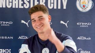 Julián Álvarez tuvo emotiva bienvenida de Manchester City: “Estar acá es un privilegio” | VIDEO