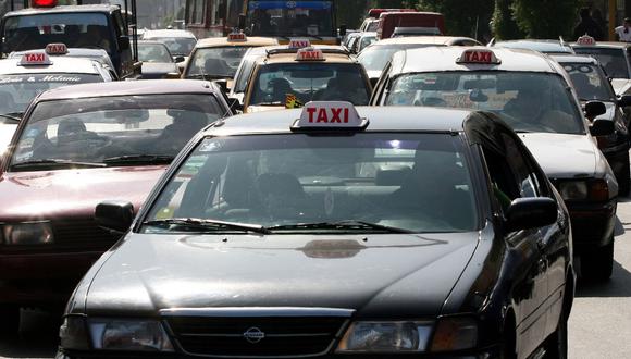 Alrededor de 200 mil taxis circulan diariamente en Lima, la mitad de los cuales son informales. (Foto: Andina)