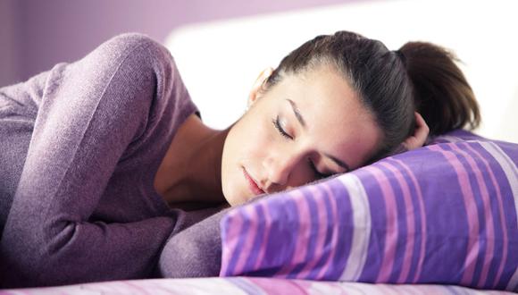 La forma de dormir que puede traerte beneficios para la salud