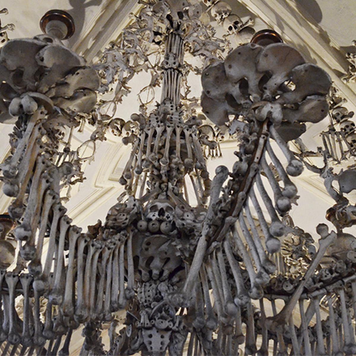 Da un paseo por esta iglesia decorada con miles de huesos | VAMOS | EL  COMERCIO PERÚ